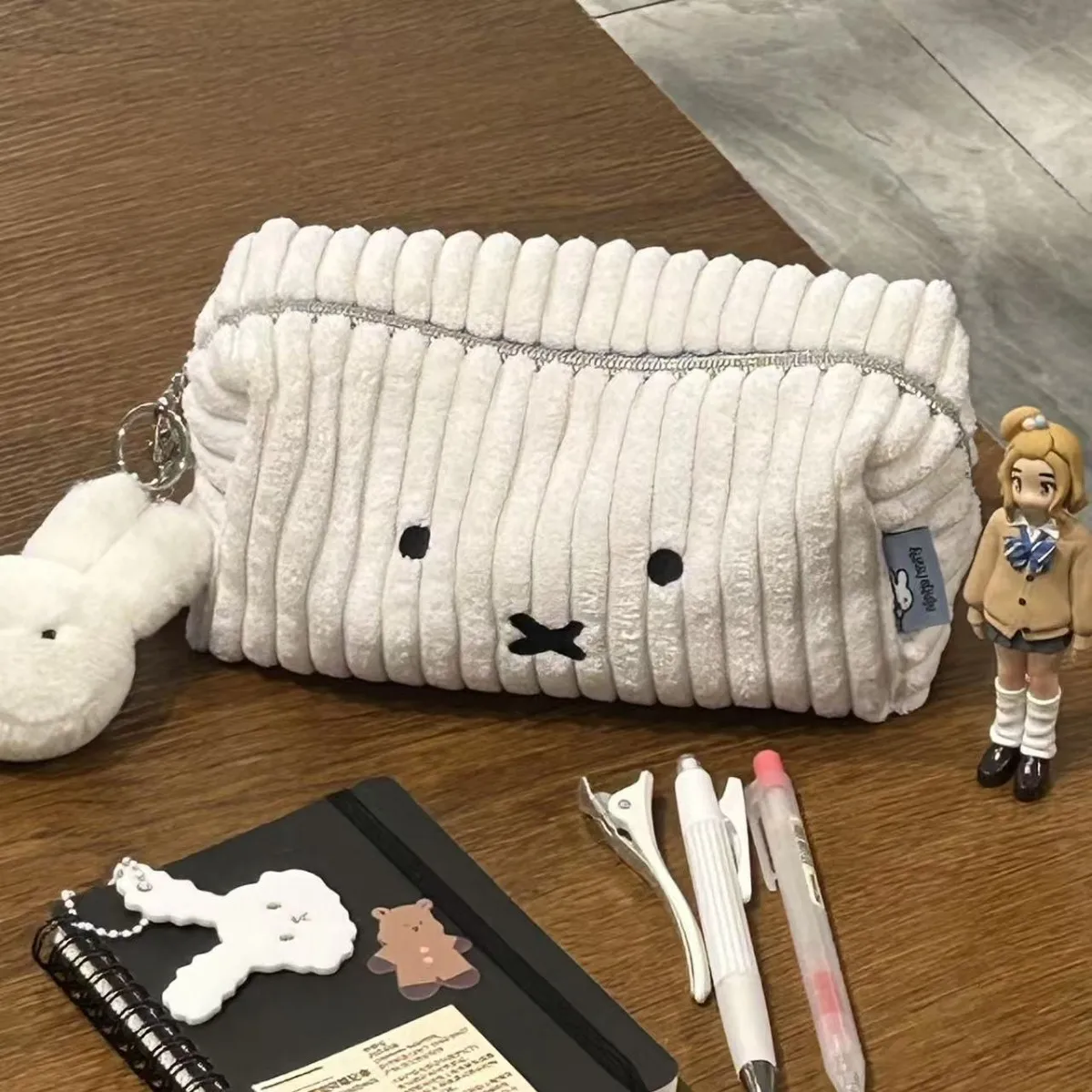 Estuche de peluche Miffy con c - Stationery Supplier reseña y precio